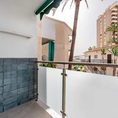 Piso En Carihuela アパート トレモリノス